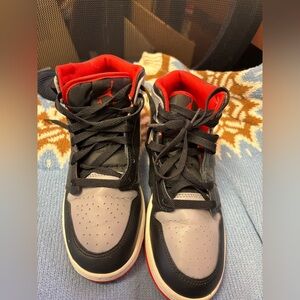 Jordan 1 Mid GS Black Grey Red Youth 5.5Y Womens 7.5 DQ8423-006
